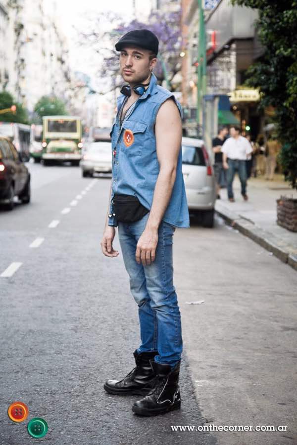 Gastón, 23 años, cantante lírico.