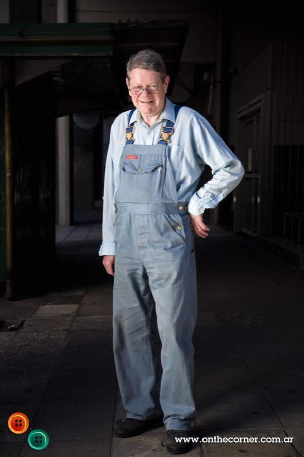 Mikken, 67 años, Profesor de Economía y Lenguas.