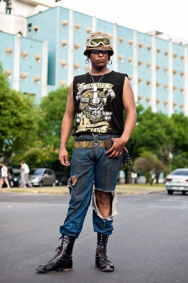Sheriff, 20 años, cadete de delivery.