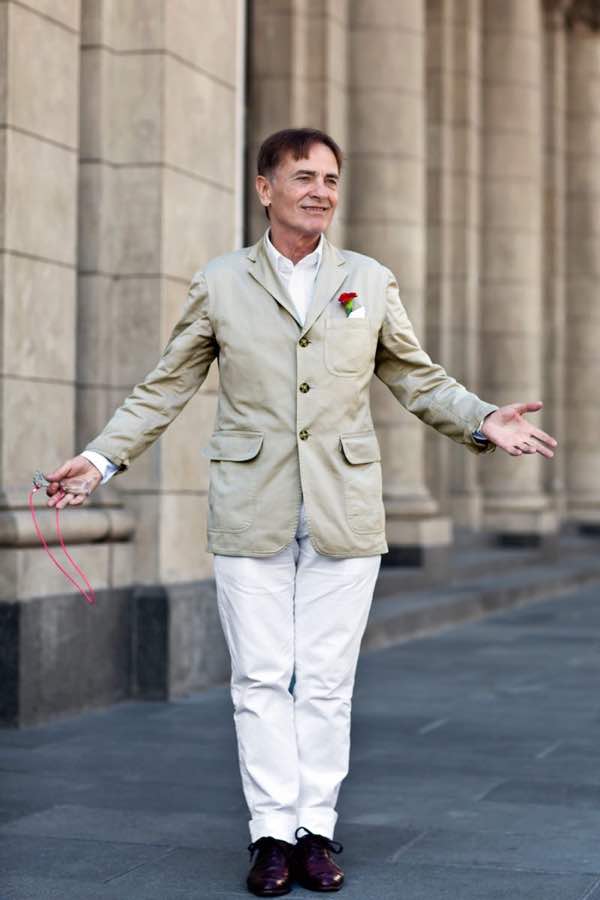 marcial, 60 años, diseñador.