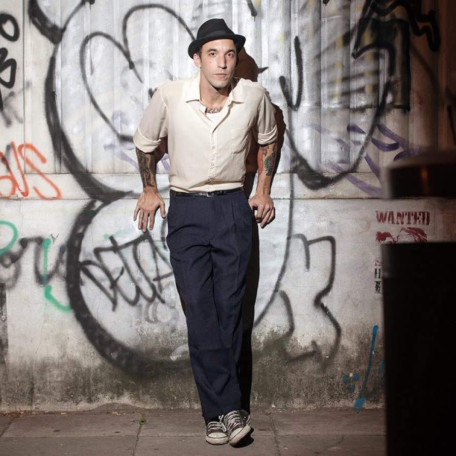 Rodolfo, 35 años, galerista.