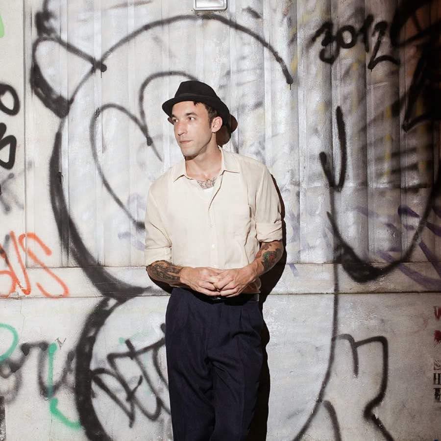 Rodolfo, 35 años, galerista.