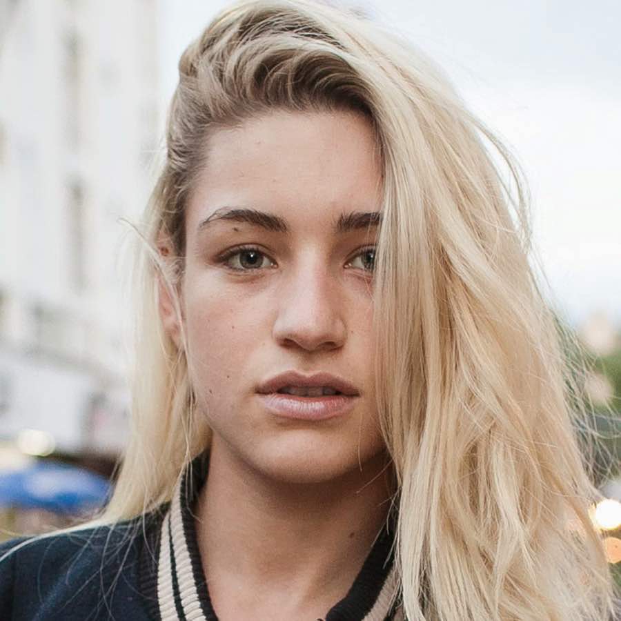 Ayelen, 21 años, estudiante de asesoramiento de imagen.