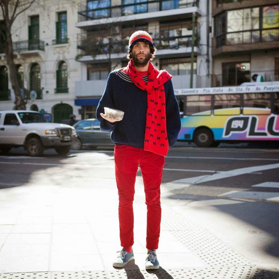 sherman, 34 años, cantautor.