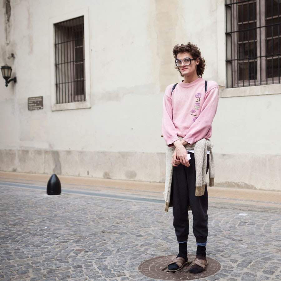 roza, 22 años, estudiante de artes dramáticas.