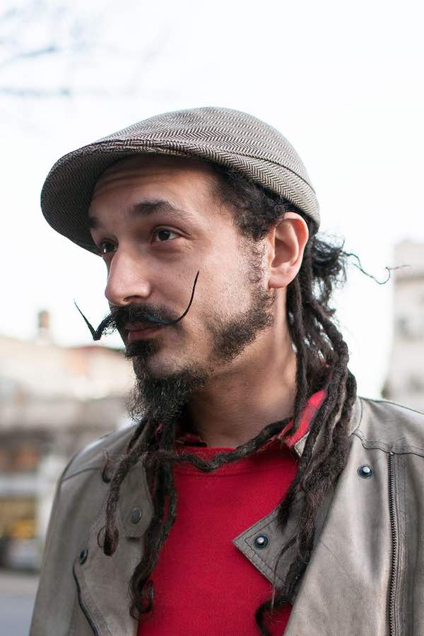simja, 33 años, músico.