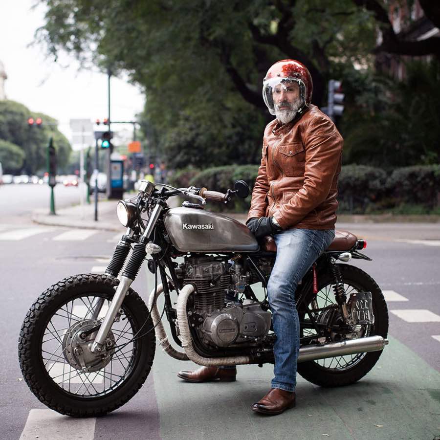 damián, 47 años, diseñador de interiores.