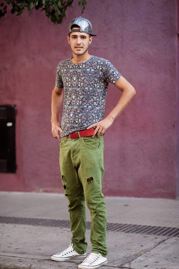 victor, 22 años, oficial de construcción.